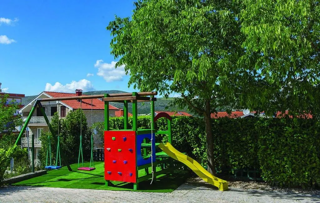 Villa Calluna 特罗吉尔