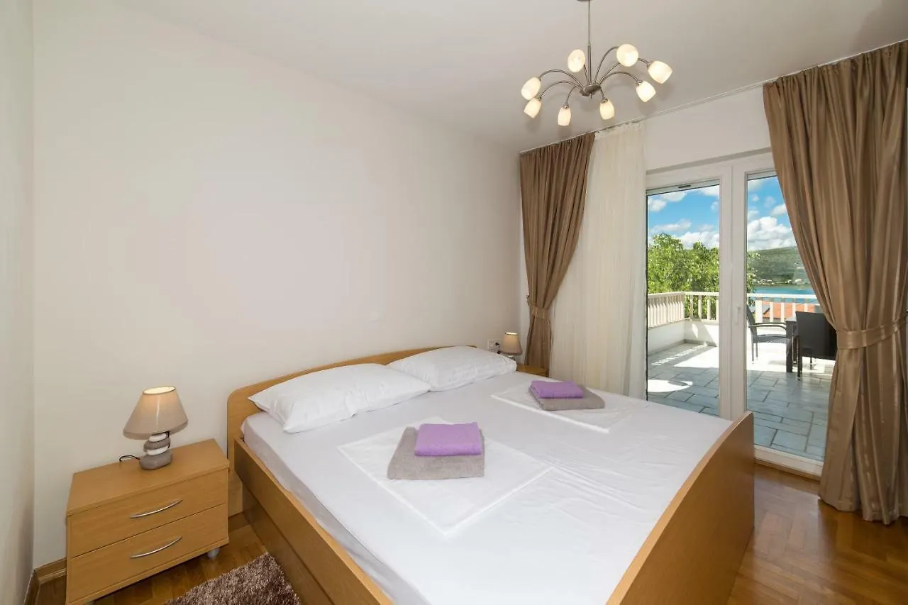 Villa Calluna 特罗吉尔